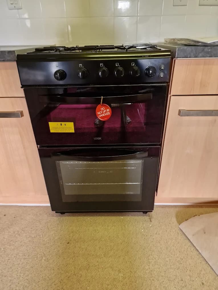 Freestanding gas cooker installed and connected